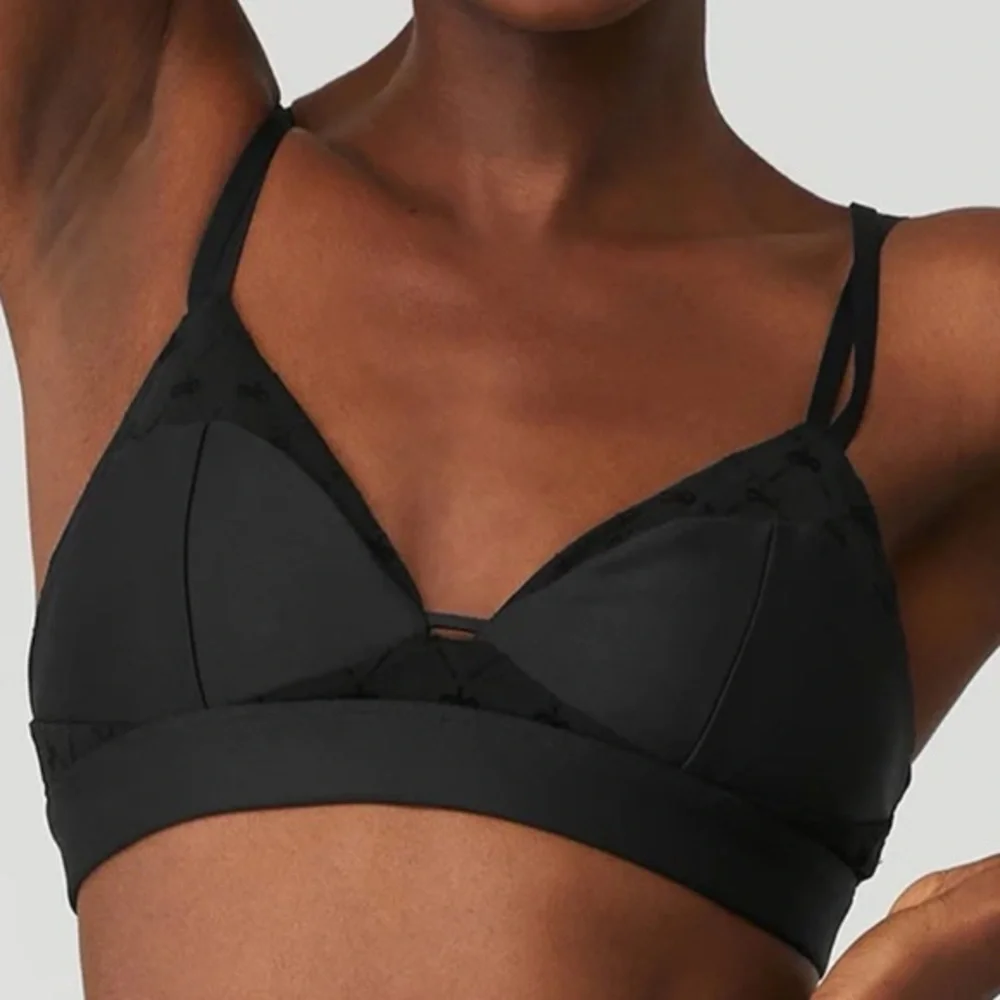 ALO Yoga SET Airlift Mesh Bra and High-Waist Celeste Capri Set